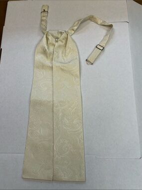 Ivory Paisley Ascot Tie with Adjustable Strap